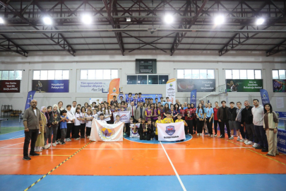 İnegöl'de raketler yarıştı: 9. Okullar arası spor festivali’nde masa tenisi şampiyonları belli oldu!
