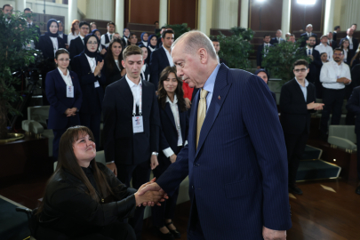 Cumhurbaşkanı Erdoğan, gençler ve milli sporcularla bir araya geldi