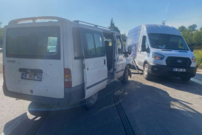 İnegöl’de minibüsler çarpıştı: 4 yaralı