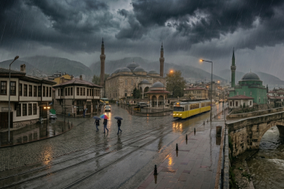 Bursa'da bugün sağanak yağış ve fırtına etkili olacak!