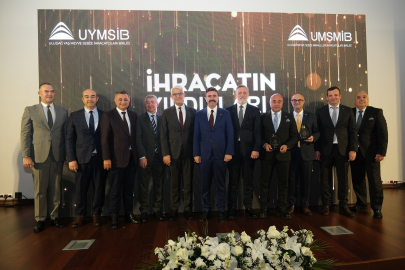 Bursa’da ihracatın liderleri ödüllendirildi: Şampiyonlar Marmarabirlik ve Penguen Gıda!
