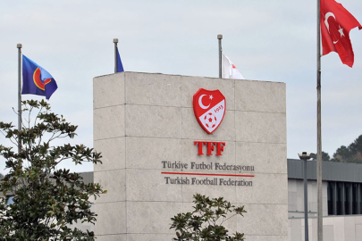 TFF'den UEFA ve FIFA ayarı: Sahaya pankartla çıkılmasına son verildi
