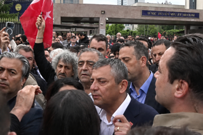 Özgür Özel Meclis’e yürüdü: “Millet iradesinin adresi TBMM’dir”