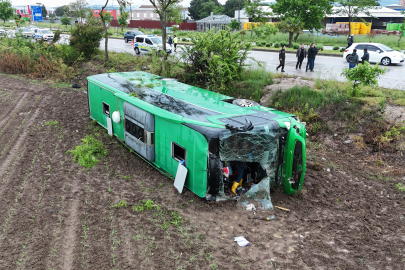 Çanakkale'de tur otobüsü devrildi: 46 yaralı