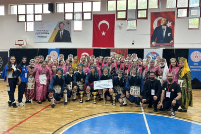 İnegöl Belediyesi Halk Dansları ekibi 3 birincilikle Türkiye finallerinde!
