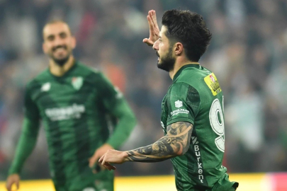 Yeşil-Beyazlılarda istikrar sürüyor! Bursaspor deneyimli ismi kadroda tuttu!