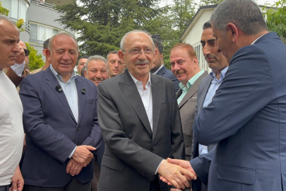 Kılıçdaroğlu konutunun önünde bayramlaştı: Sürpriz ziyaretçiler arasında Gürsel Tekin de var