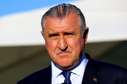 Bakan Bak’tan A Milli Takım’a tam güven: "Biz çılgın Türkleriz, finale kadar yürüyeceğiz!"