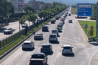 Bursa-Ankara yolunda bayram dönüşü yoğunluğu: Trafik durdu