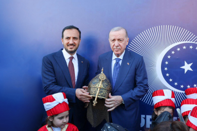 Cumhurbaşkanı Erdoğan'a anlamlı hediye: Özel miğfer takdim edildi