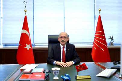 Mahkeme kararı sonrası Kılıçdaroğlu makamında çalışmaya başladı