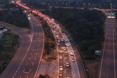 Bayram bitti trafik bitmedi: Düzce geçişinde kilometrelerce kuyruk