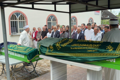 Bayram yolunda kazada ölen genç çift, yan yana toprağa verildi