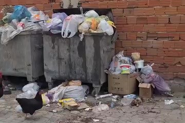 Mustafakemalpaşa'da vatandaşlardan çöp tepkisi: Konteynerler taştı!