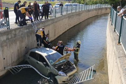 Sulama kanalına düşen otomobilde korku dolu anlar!