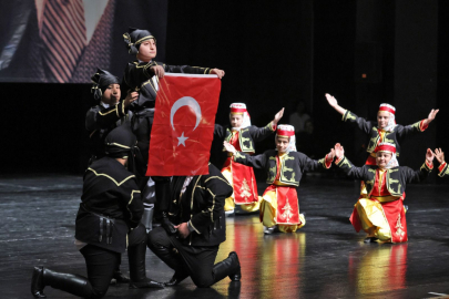Büyükşehir'den anlamlı etkinlik: Aileler ve çocuklar aynı sahneyi paylaştı