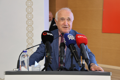 Cemil Çiçek'ten öz eleştiri: "Adalet ikinci planda kaldı, fırsatçılık öne çıkıyor"