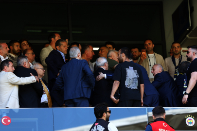 Fenerbahçe kongresinde gergin anlar: Aziz Yıldırım tezahüratları sonrası arbede