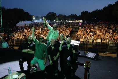 Balat'ta horon rüzgarı: Karadeniz festivali tam gaz!