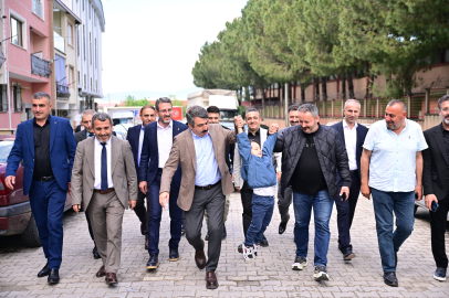 Oktay Yılmaz Yıldırım’ı sahadan yönetiyor: Mahalle mahalle geziyor