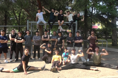 Bursa'da Calisthenics akımı: Gençleri kötü alışkanlıktan koruyor