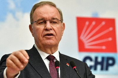 Faik Öztrak'tan Özgür Özel'e sert sözler: Partiyi tahrip etti