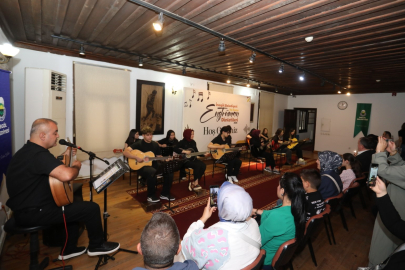 İnegöl Belediyesi’nin gitar kursu kursiyerleri sertifikalarını aldı