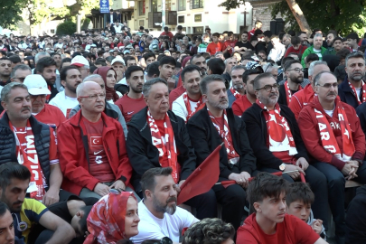 Bursa meydanlarında Dünya Kupası heyecanı: Büyük coşku yerini hüzne bıraktı!