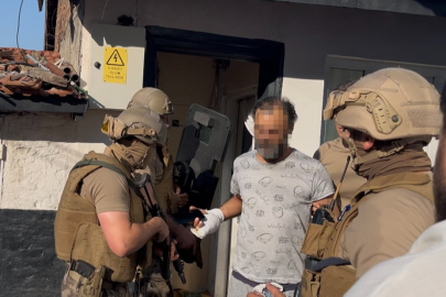 Polise saatlerce direndi, yakalanınca: "Kapıyı çalsaydınız açardım" dedi!