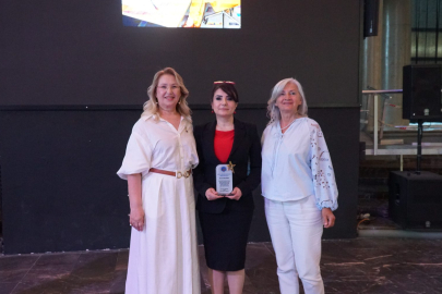 Bursa Tabip Odası Başkanı Dr. Ferda Firdin'e anlamlı ödül