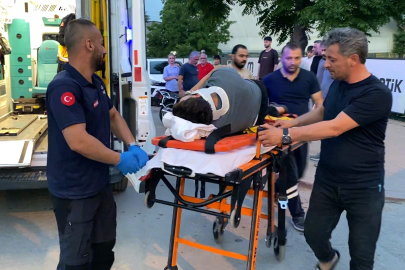 Hafif ticari araç ile çarpışan motosikletin sürücüsü yaralandı
