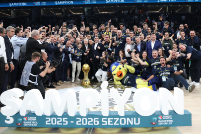 Basketbol Süper Ligi'nde şampiyon Fenerbahçe Beko kupasını aldı