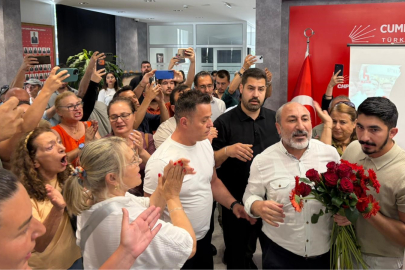 CHP'de sular durulmuyor: İzmir İl Başkanlığında kapılar kilitlendi