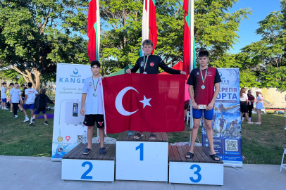 Yıldırımlı genç yüzücüler Türkiye'nin gururu oldu