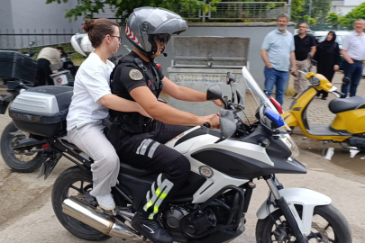 Bursa'da yanlış okula gelen adayların yardımına polis koştu