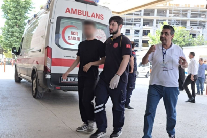 Sınavda rahatsızlanan genç ambulansla hastaneye sevk edildi