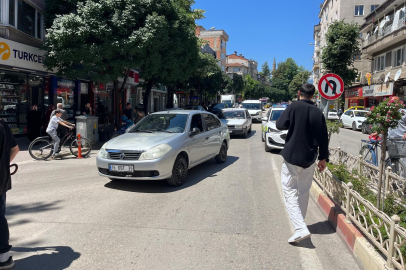 Yolun karşısına geçmek isterken hastanelik oldular!