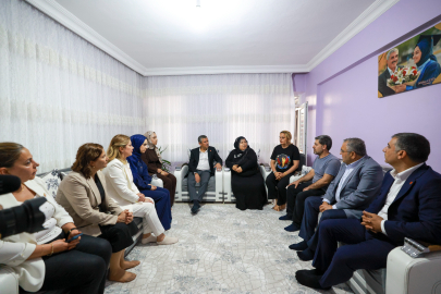CHP Grup Başkanı Özel, Rojin Kabaiş’in ailesini ziyaret etti