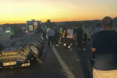 Lastiği patlayan otomobil bariyerlere çarparak takla attı: 2 yaralı