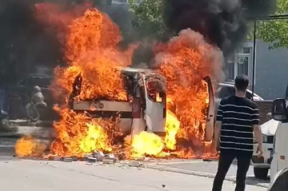 Çakmak yüklü araç alev aldı! Peş peşe patlama sesleri yankılandı