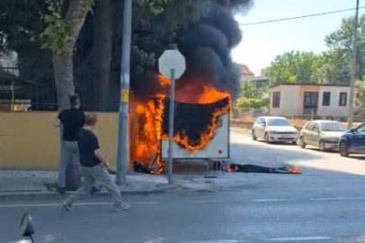 Bursa'da köfte ekmek satılan karavan alev alev yandı
