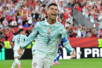 Ronaldo tarih yazdı: Portekiz son 16'da