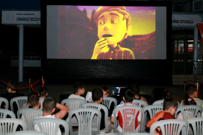 Mahalle meydanları sinema salonuna döndü