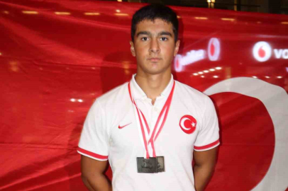 Rahmi Kaan Karahan Türk kano tarihine geçti: Bakan Bak'tan kutlama