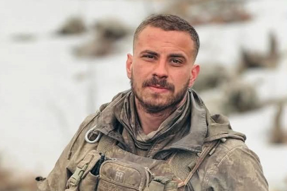 Genç uzman çavuş, gözyaşlarıyla son yolculuğuna uğurladı