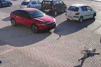 Koşarak yola çıkan çocuğa cip çarptı: Durumu ağır