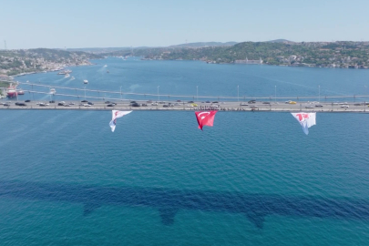 15 Temmuz'un 10. yılında köprüye dev Türk Bayrağı asıldı