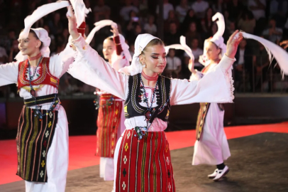 Dünyanın renklerini İnegöl’de buluşturan festival başladı