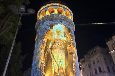 Galata Kulesi'nde 15 Temmuz'a özel görsel şölen!