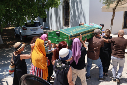 Sevil Işıktekin son yolculuğuna uğurlandı: Tabutunu kadınlar omuzladı